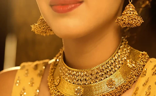 টানা ৩ দফা বৃদ্ধির পর দাম কমলো স্বর্ণের