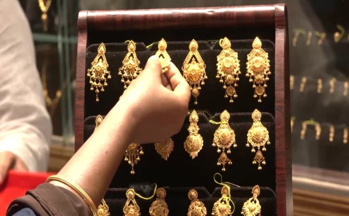 সকালে কমে রাতেই যে কারণে স্বর্ণের দামে বড় লাফ